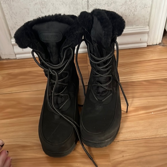 Snow boots - Picture 1 of 4